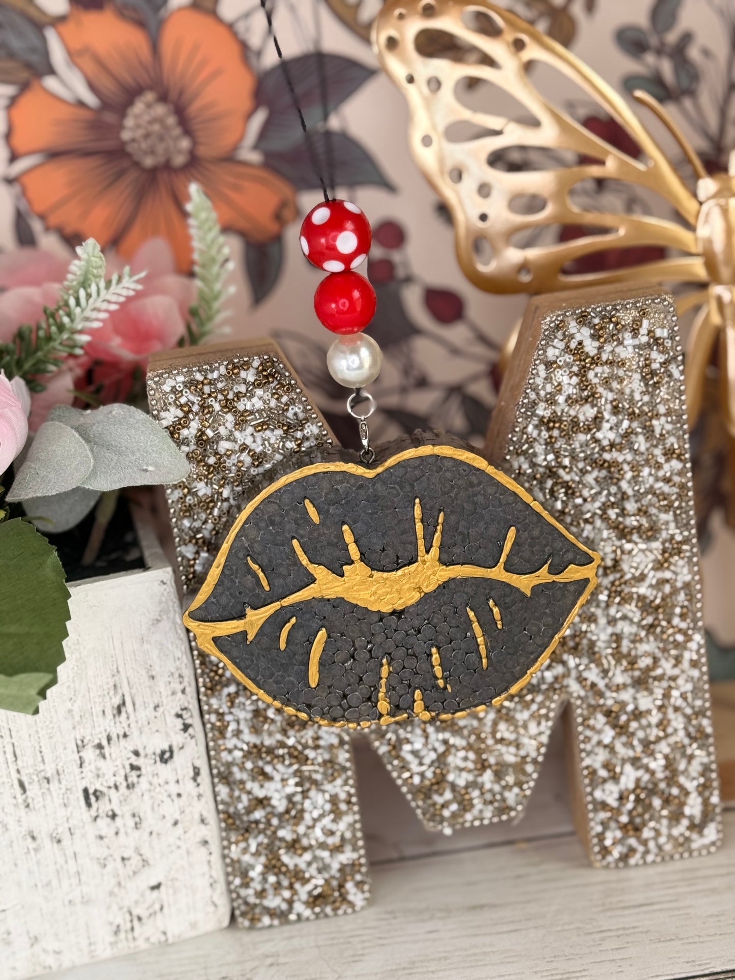 Black and Gold Lips Freshie - Mama Tried