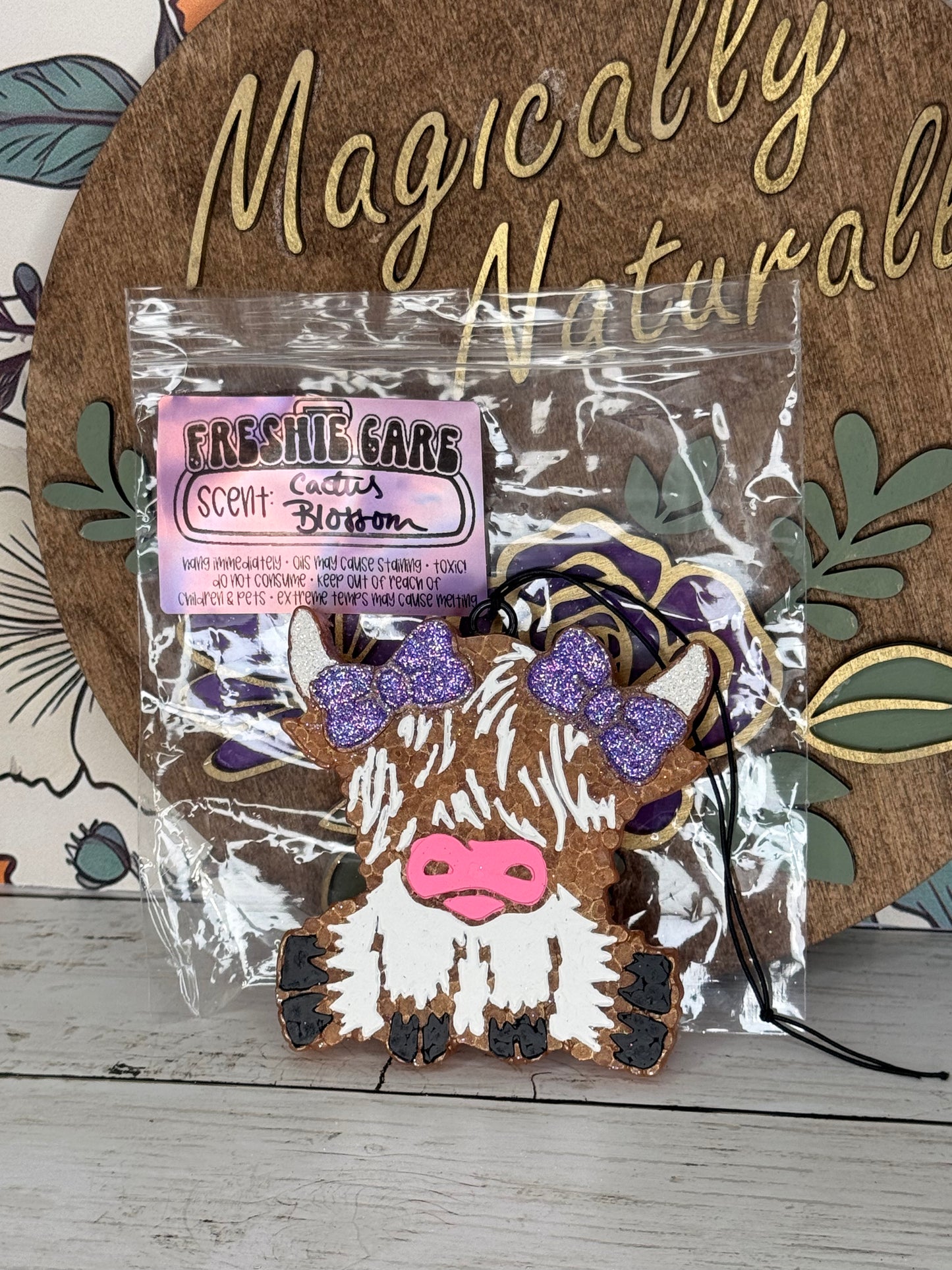 Sitting Highland Cow Freshie